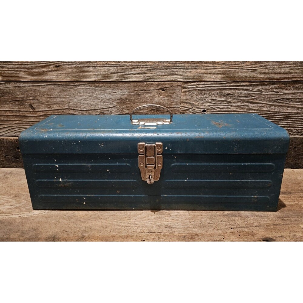 Antique/Vintage Union Steel Chest Corporarion Toolbox/Fishingbox Made In USA